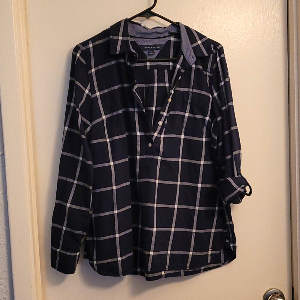 Tommy Hilfiger 3/4 button up (LG)